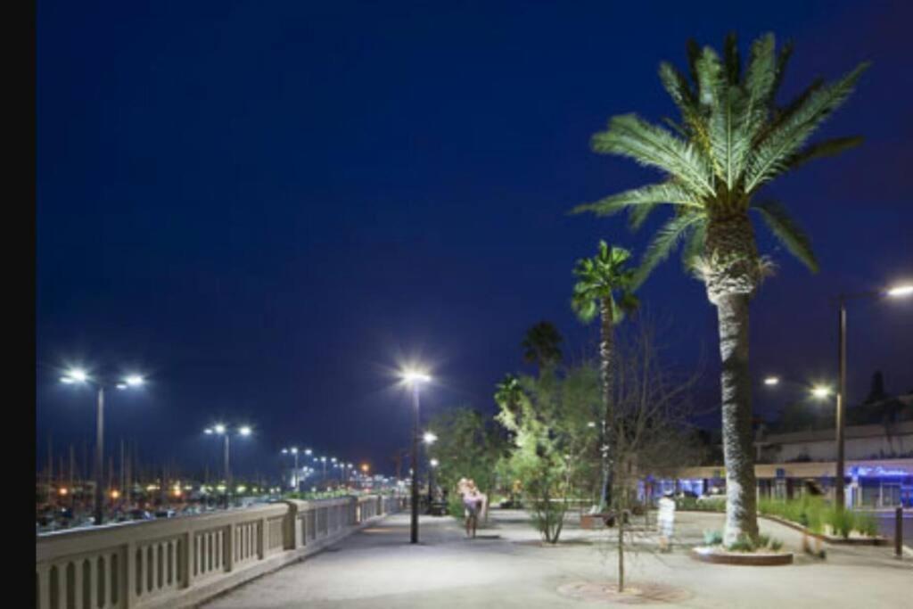 De 25m2 + Terrasse De 14m2+garage Privatif * La Ciotat