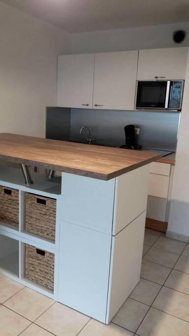 Appartement De 25m2 + Terrasse De 14m2+garage Privatif La Ciotat
