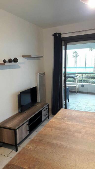 Appartement De 25m2 + Terrasse De 14m2+garage Privatif *